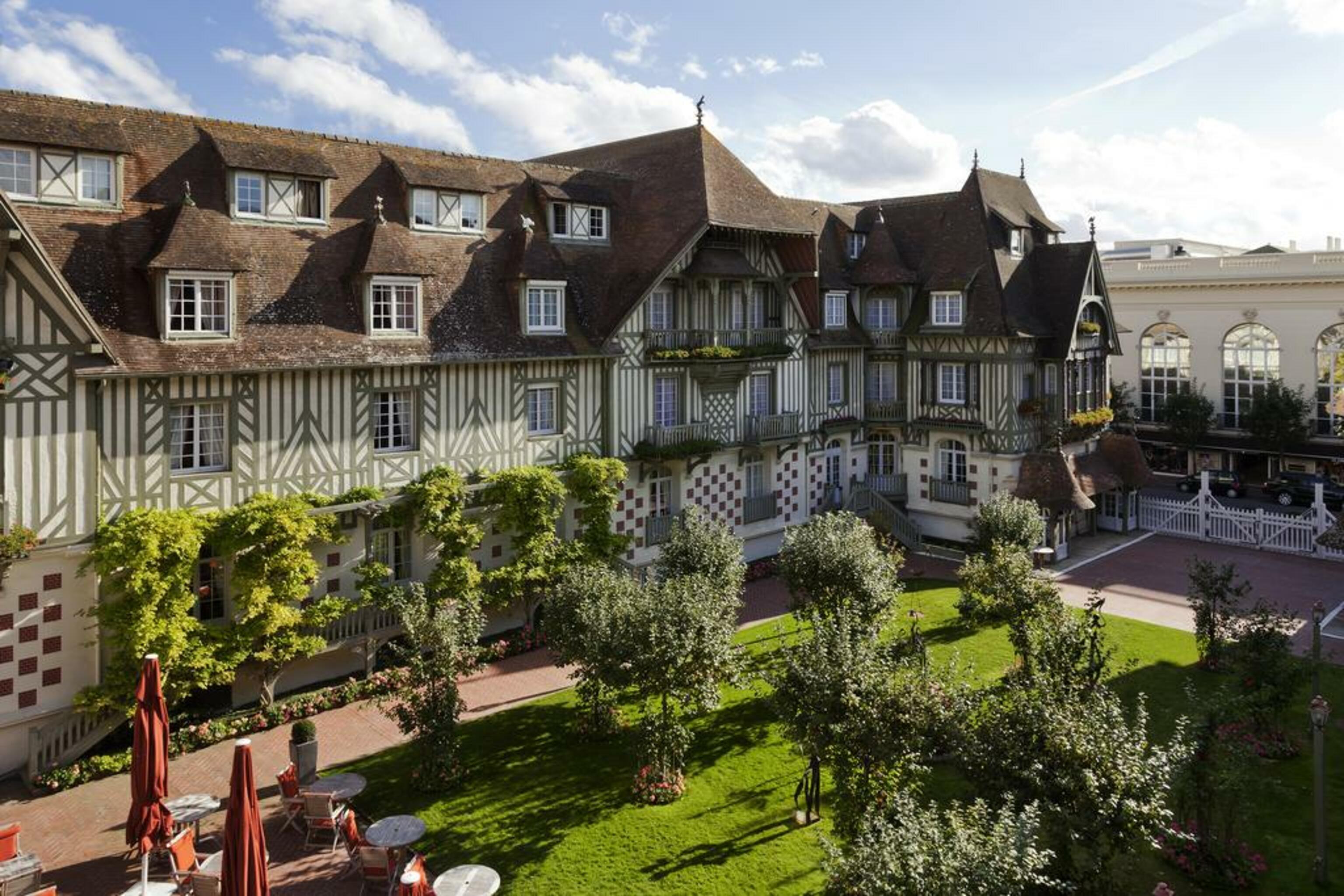 Hotel Barriere Le Normandy Deauville Exterior photo