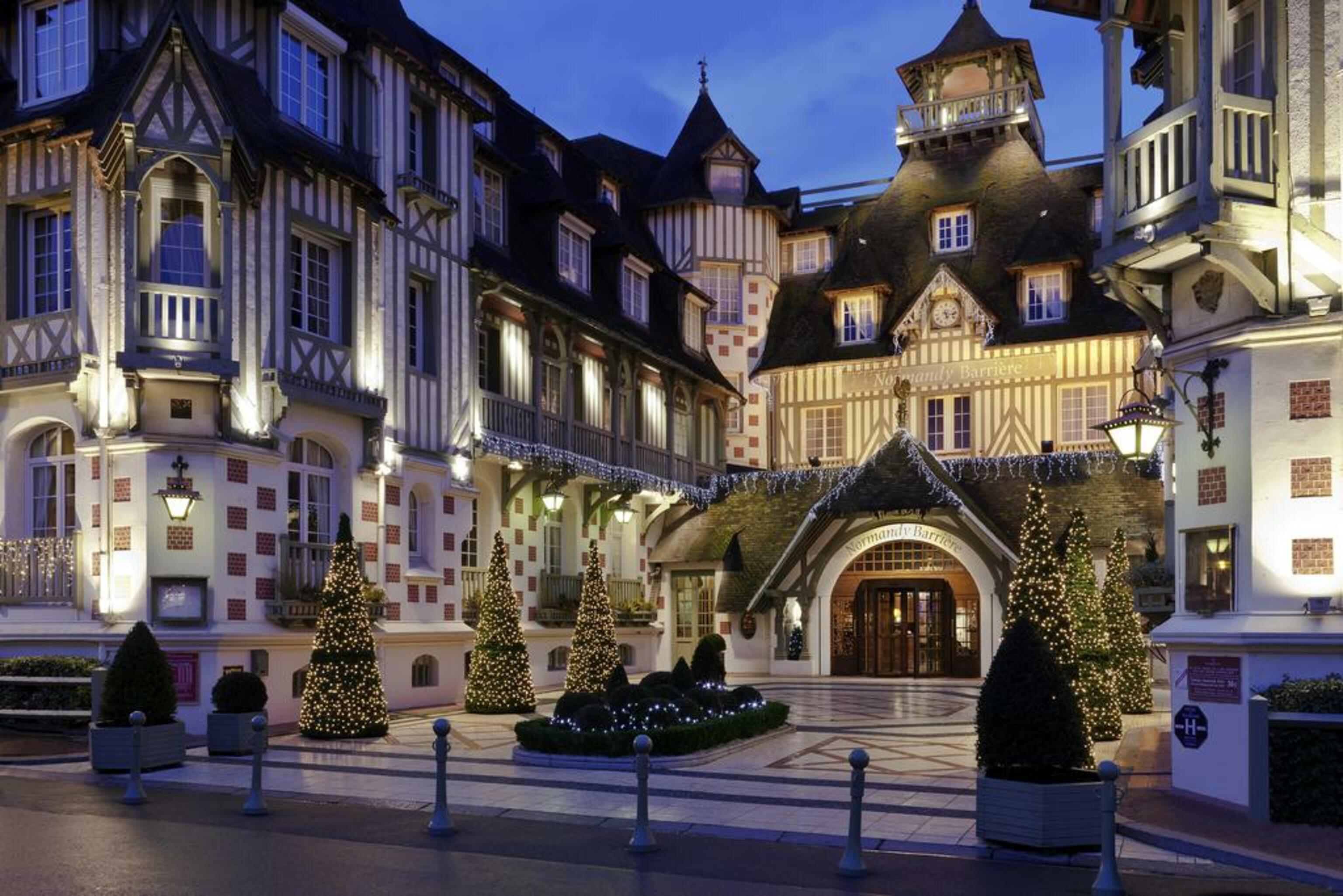 Hotel Barriere Le Normandy Deauville Exterior photo